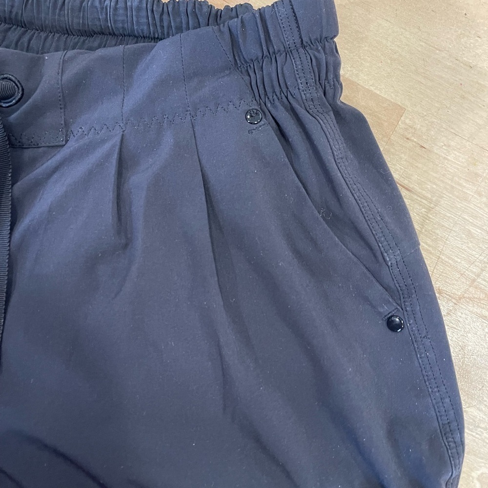 Lululemon Women's Black Shorts - Picture 6 of 8